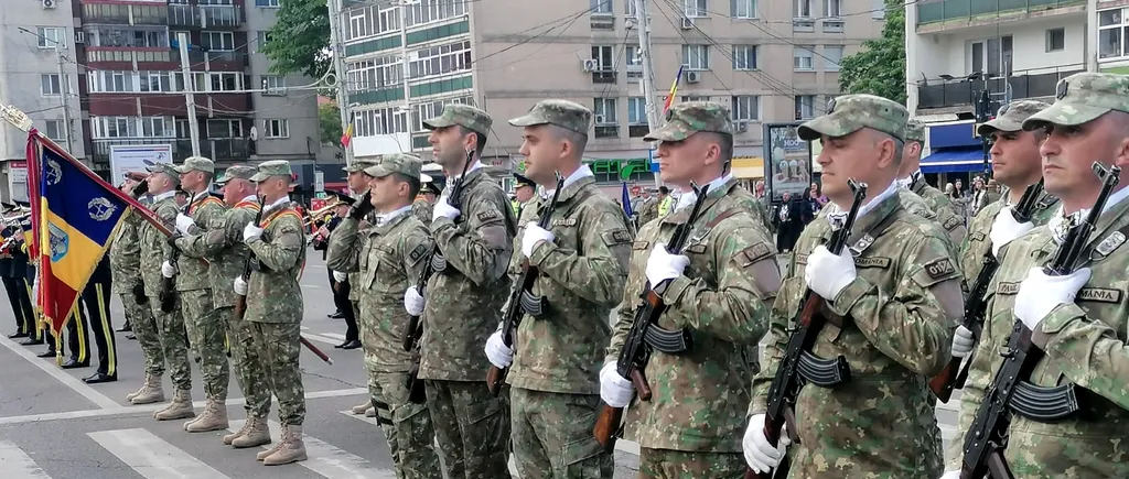 FOTO | Independența României, celebrată cu paradă militară la Iași. „Din păcate, sărbătoarea din acest an este umbrită de tragedia poporului ucrainean”