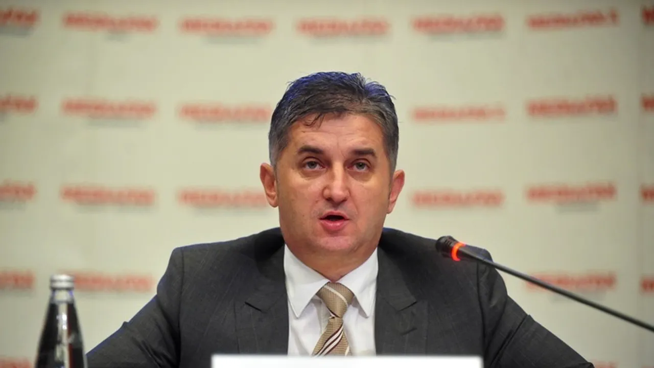 Deputatul Eusebiu Pistru s-a răsturnat cu o motoparapantă în urma unui zbor de agrement în Arad