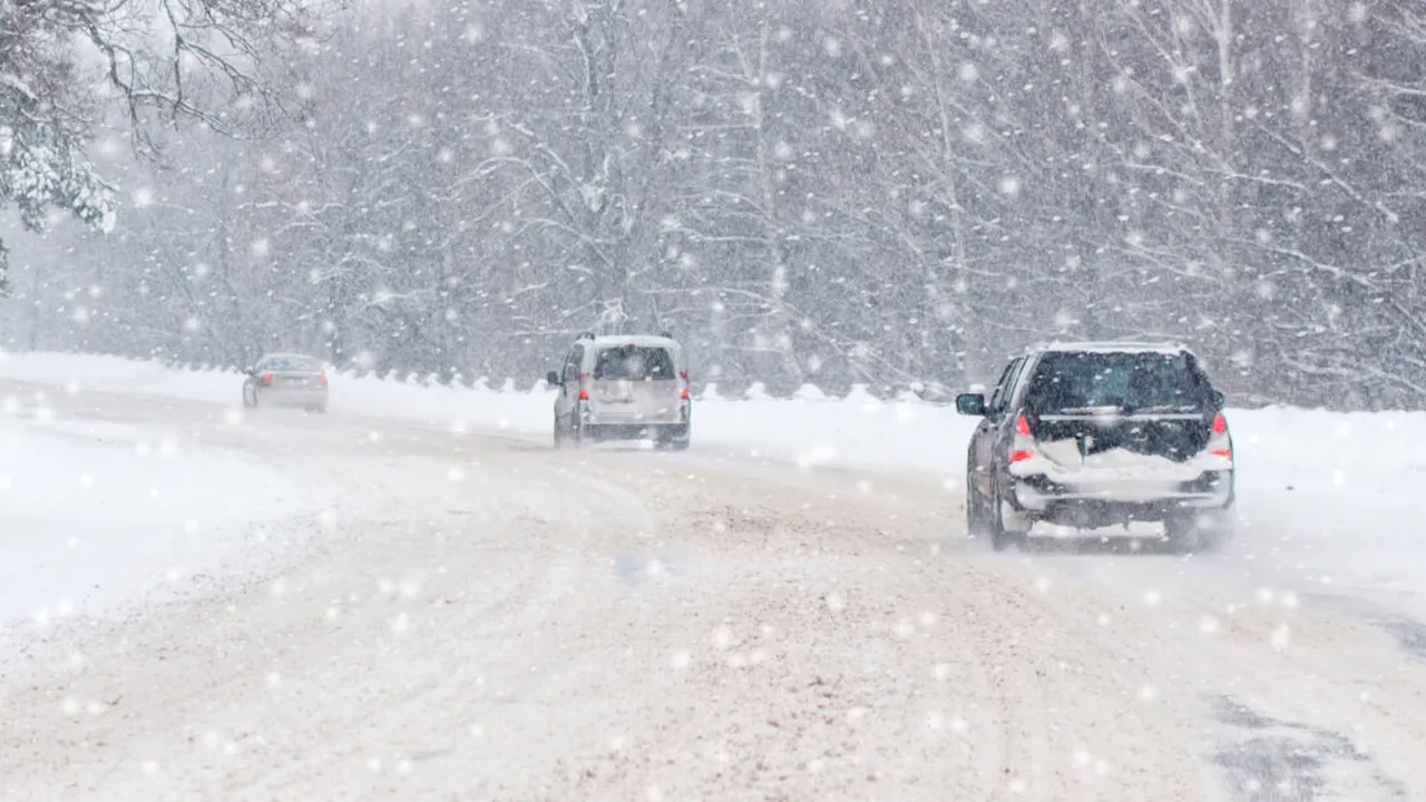 Se anunță un nou episod de NINSOARE ȘI VISCOL în România. Recomandările autorităților pentru șoferi