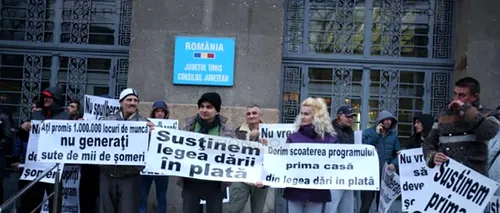 Protest la Timișoara împotriva legii dării în plată: „Noi susținem Prima Casă, dar Guvernul nu ne lasă