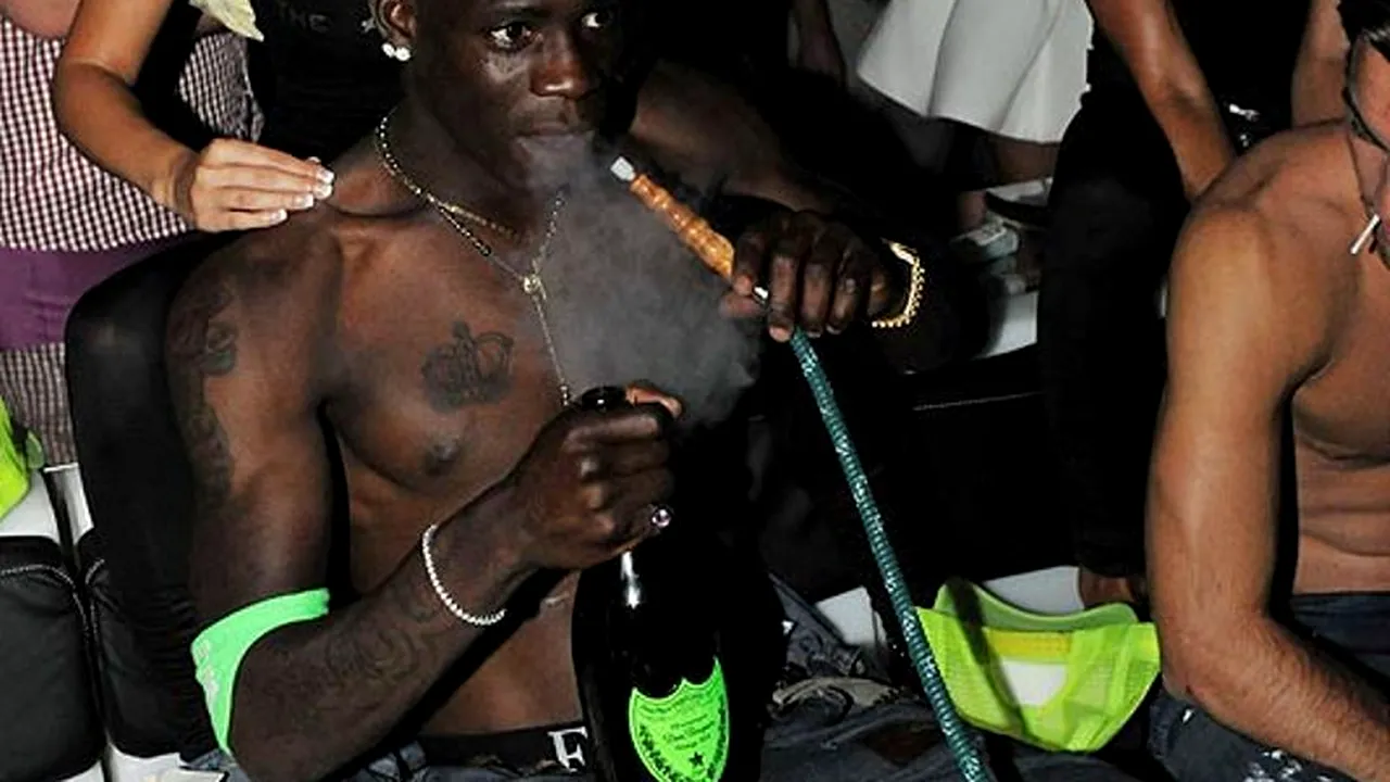 Lista din ce în ce mai lungă a fotbaliștilor de zeci de milioane de euro care fumează. Mesajul unui manager legendar: 