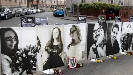 UPDATE | Șapte ani de la tragedia din Colectiv / Portretele victimelor incendiului au fost purtate într-un marș, de la Clubul Colectiv până la Parchetul General / „Este anul în care ne despărțim definitiv de trupul și de sufletul copiilor noștri” (FOTO-VIDEO)