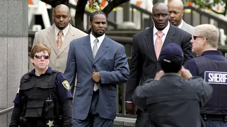 R. Kelly a rămas fără scuze! Starul R&B, FILMAT în timp ce abuzează sexual minore