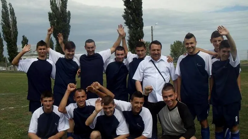 Într-o comună din Brăila, preotul satului este antrenorul echipei de fotbal. „Când e un parastas, nu mă duc în deplasare
