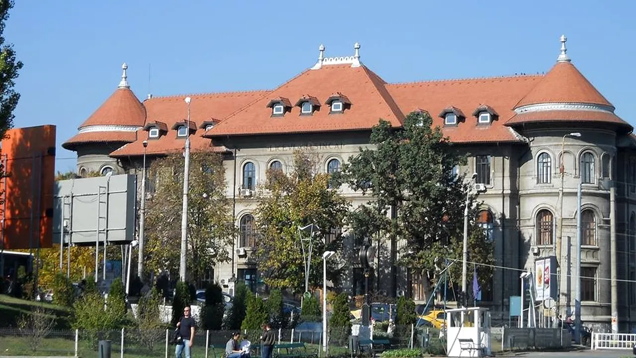 Elev de la Colegiul Șincai din Capitală, confirmat cu Covid-19. Cursurile din clasa acestuia s-au mutat în online