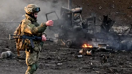 Armata ucraineană anunță că a distrus o coloană de tancuri la vest de Kiev