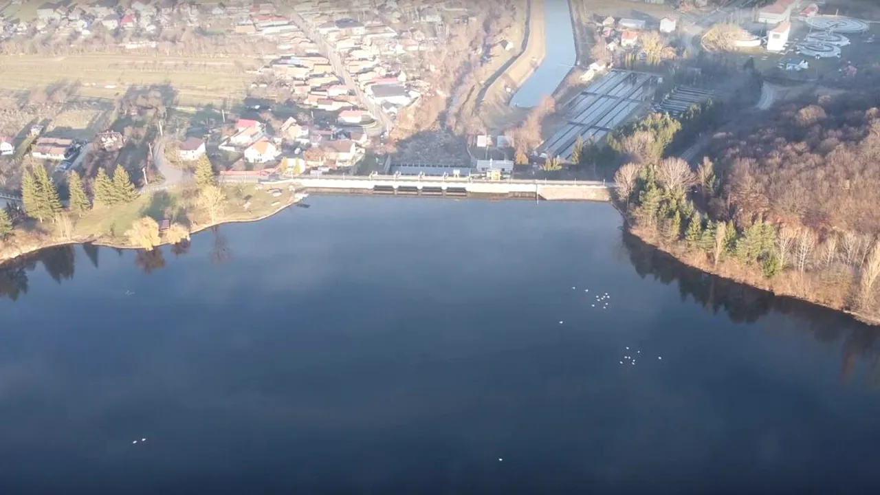 Colțul de RAI din România care te face să te simți ca în Maldive. Cazarea costă 100 de lei pe noapte