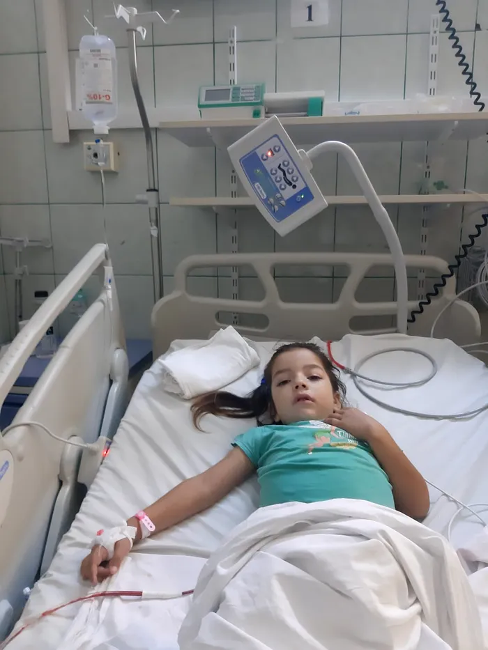 Ioana Dobrea are numai 8 ani și de la 4 ani se luptă cu boala nemiloasă a secolului