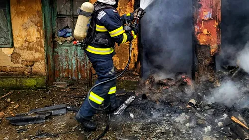 Incendiu la o locuință din Giurgiu. Un bărbat a murit (GALERIE FOTO)