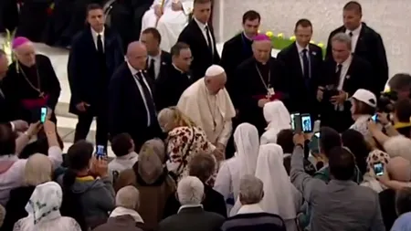 Mesajul Papei Francisc la Catedrala Sfânta Maria din Iași unde a sărutat pe frunte și a binecuvântat mai mulți copii bolnavi