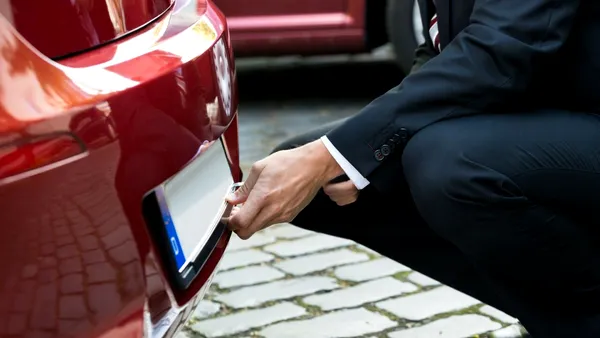 Lege nouă privind ÎNMATRICULAREA auto în România. Adio casierii și drumuri inutile. Toate procedurile se mută online