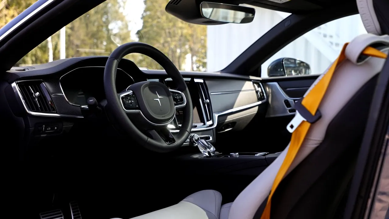 Un producător de mașini electrice, rival TESLA, lansează propriul său smartphone