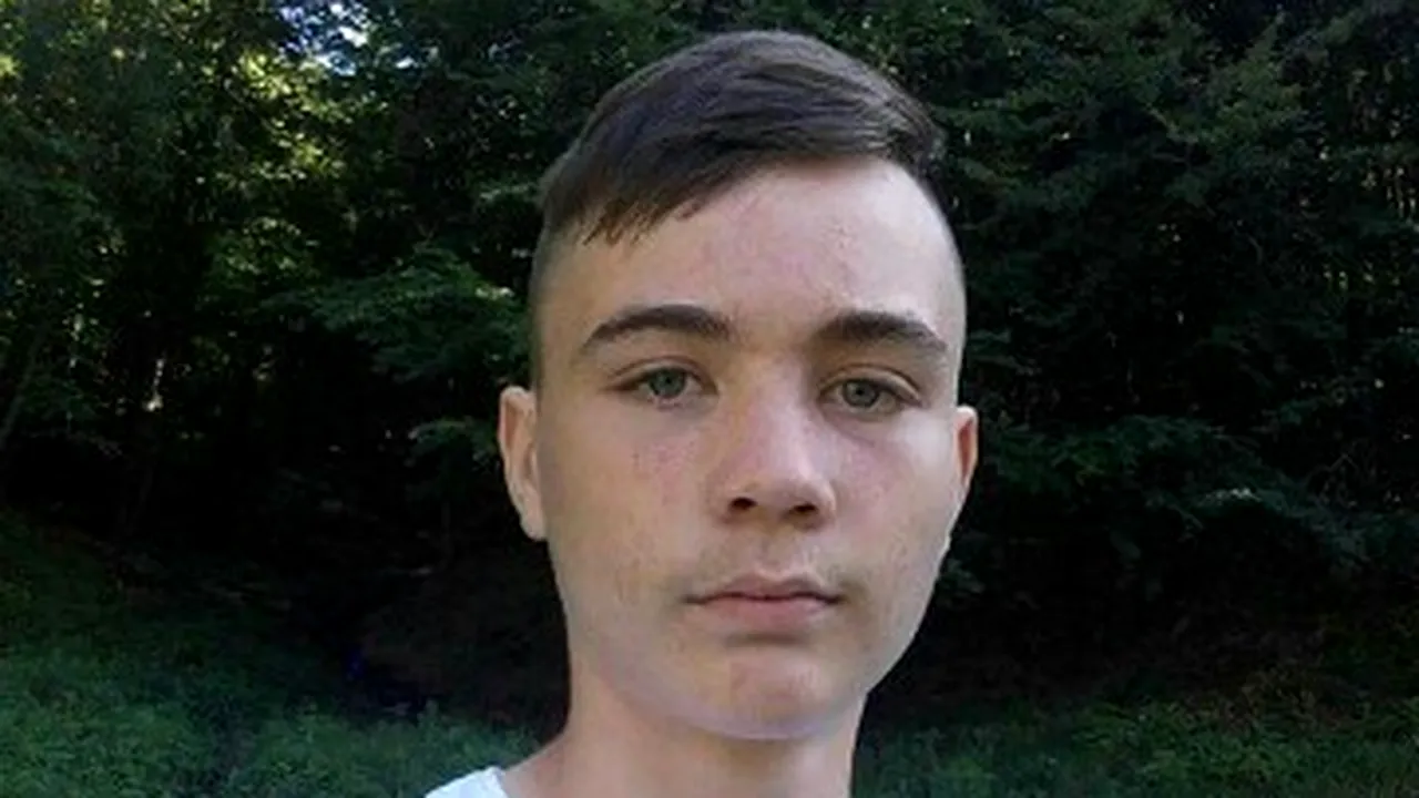 Un elev a FUGIT de acasă după ce a luat o notă slabă la simulare. Mama băiatului: Suntem prin pădure, îl căutăm peste tot