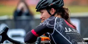 „M-am simțit umilită”: O campioană la ciclism s-a retras după ce a fost învinsă de un sportiv transgender
