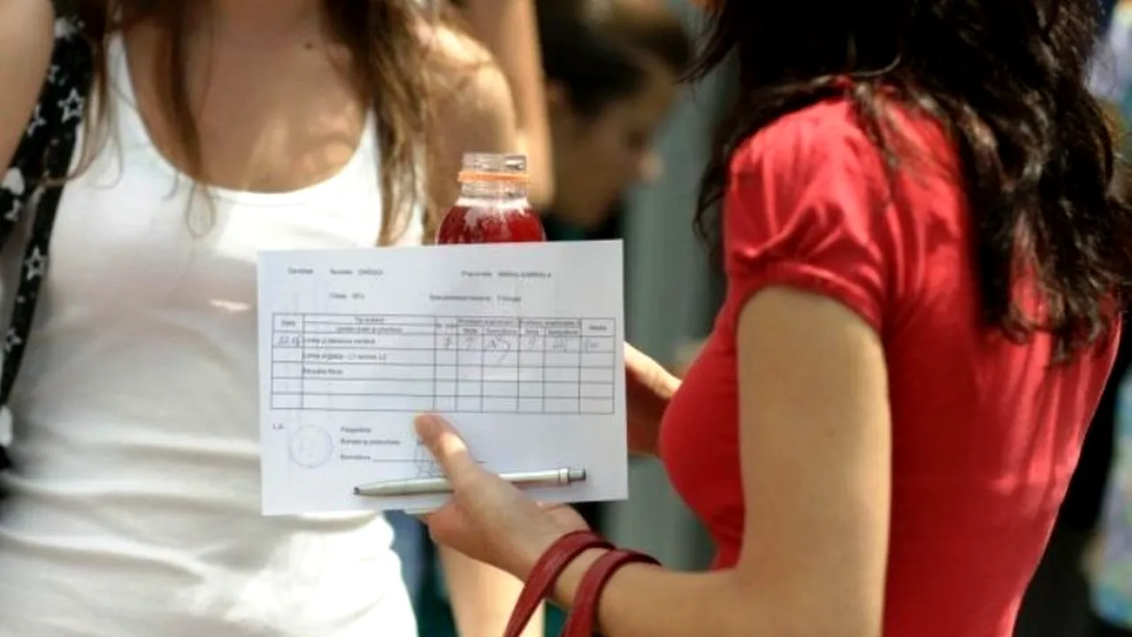 Anchetă a Ministerului Educației după arestarea a trei eleve care au strâns bani pentru comisia de examen 