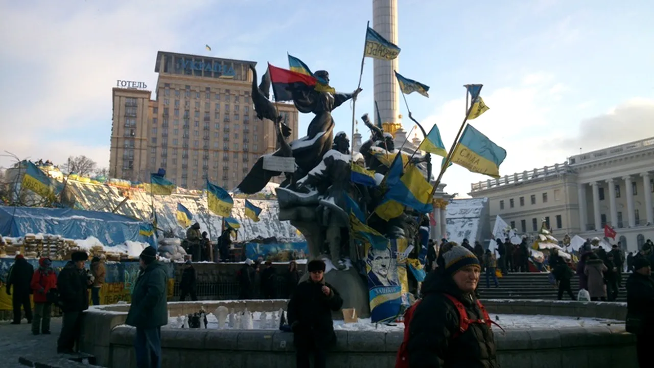 Cu EuroMaidanul strigând „demisia