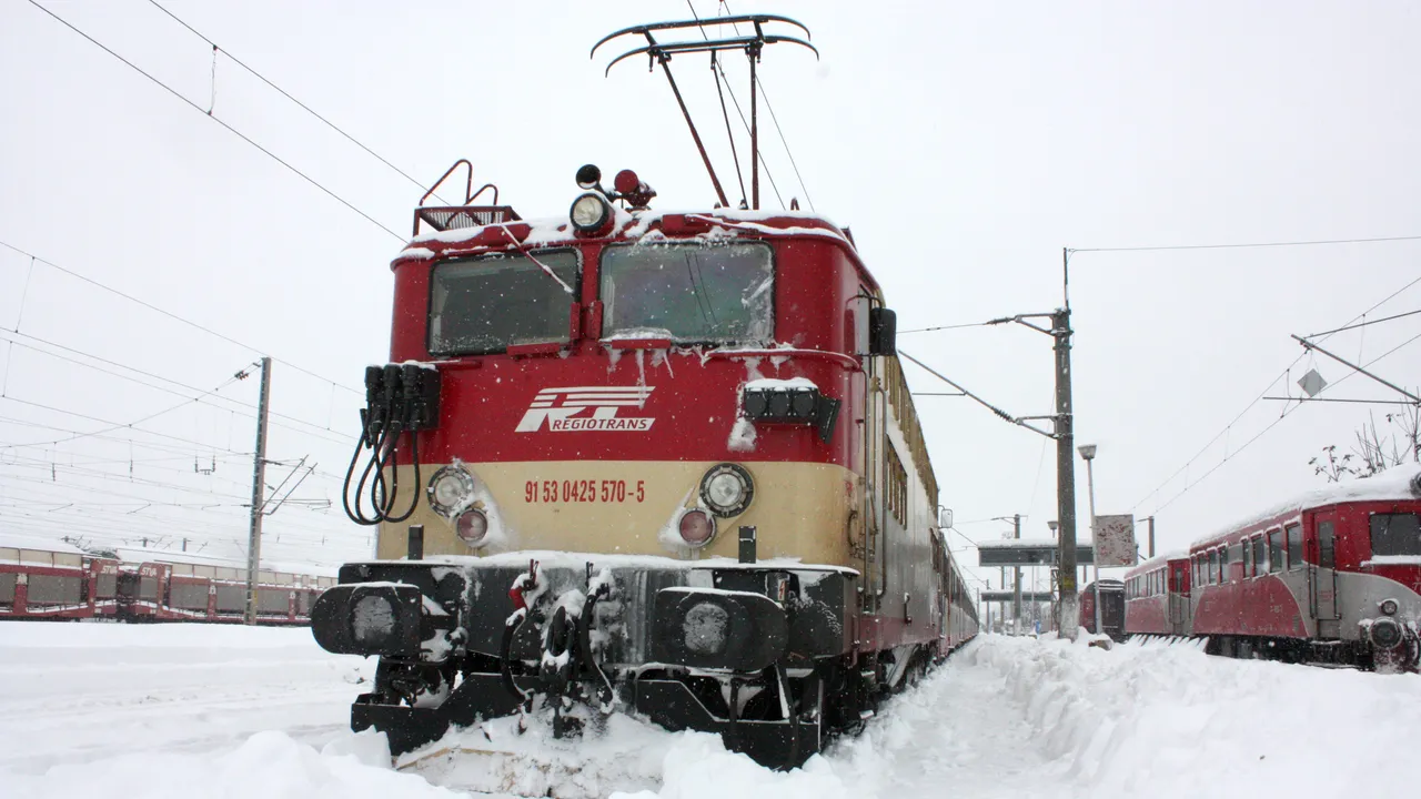 MERSUL TRENURILOR 2014. CFR Călători: O linie ferată închisă, 234 de trenuri anulate și restricții de trafic pe 15 linii