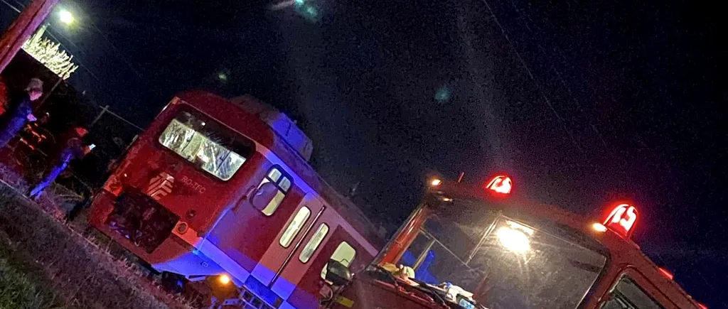 Accident feroviar în comuna Măgurele. Un tren plin de călători s-a ciocnit cu un autotren încărcat cu lemne