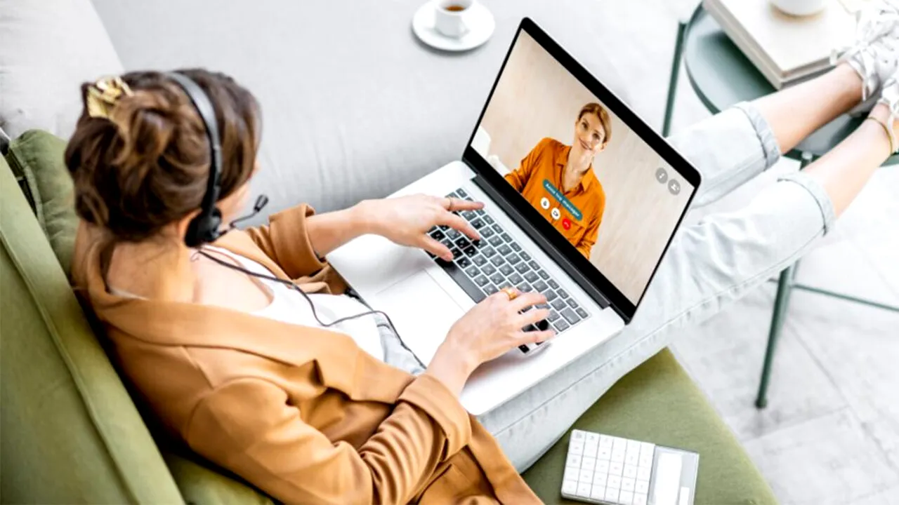 Cât costă să lucrezi de acasă în România, în 2026. Care sunt costurile ascunse, într-o lună întreagă, pentru munca remote