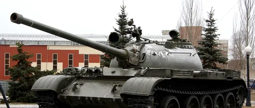 Tancurile sovietice, vândute la fier vechi de MApN. Cât costă legendarul T-55