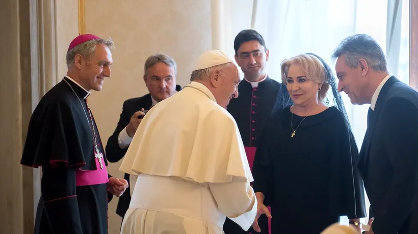 Ponta, despre vizita lui Dăncilă la Vatican: „Este plimbată ca pe sfintele moaște