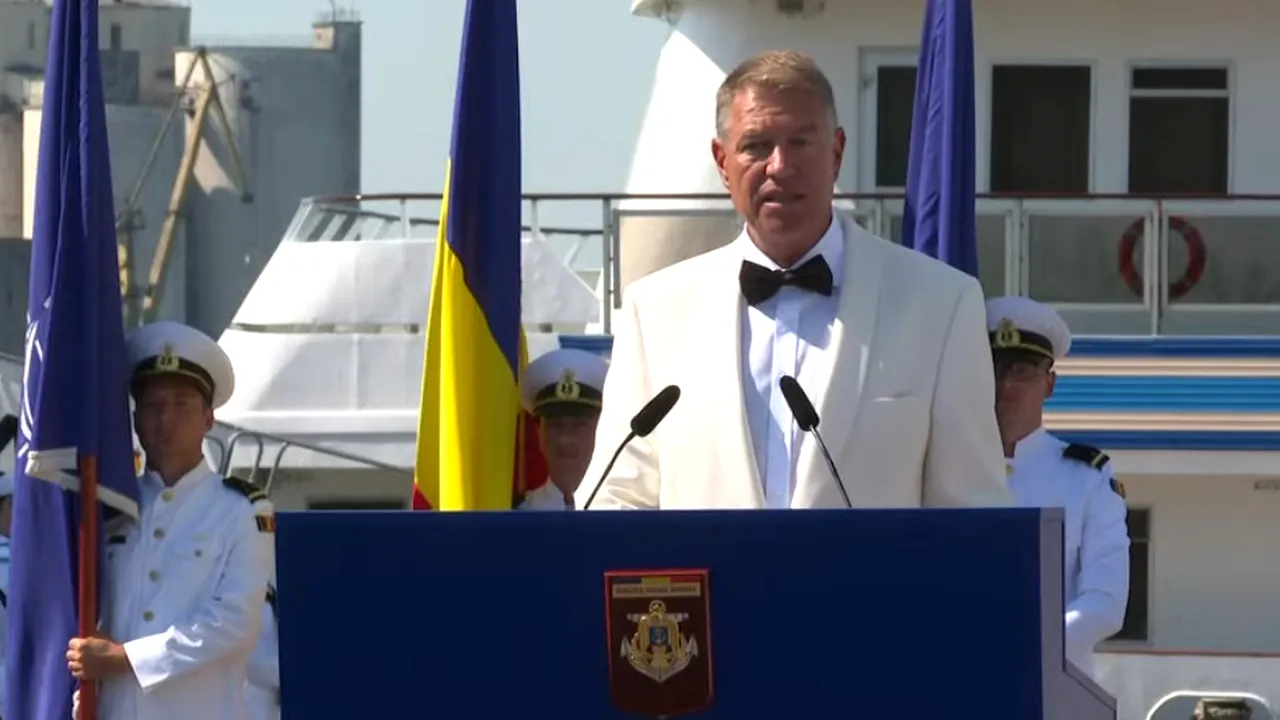 Președintele Klaus Iohannis, la ceremonia de Ziua Marinei: „Îi salut cu căldură pe toţi marinarii noştri, militari sau civili, care cu devotament şi curaj poartă sau au purtat drapelul tricolor pe mările şi oceanele lumii”
