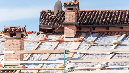 Locuiești la casă? Modificările acoperișului pot aduce amenzi uriașe. Când e nevoie de autorizație