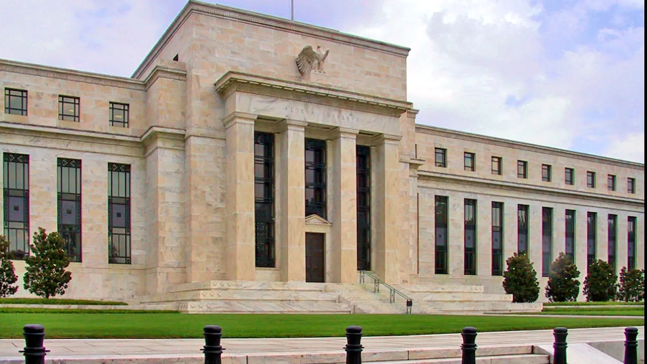 Avertismentul unui oficial Fed: „Sper ca independenţa monetară a SUA să nu fie pusă sub semnul întrebării din cauza PRESIUNILOR politice”