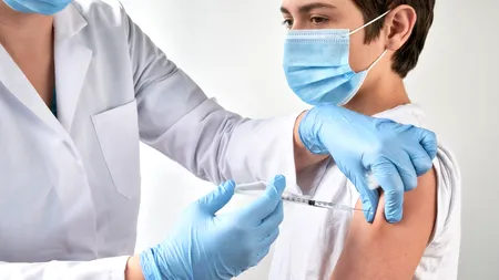 Experții avertizează: Copiii peste 12 ani ar trebui vaccinați „cât mai curând posibil” pentru a obține imunitatea colectivă împotriva tulpinei Delta