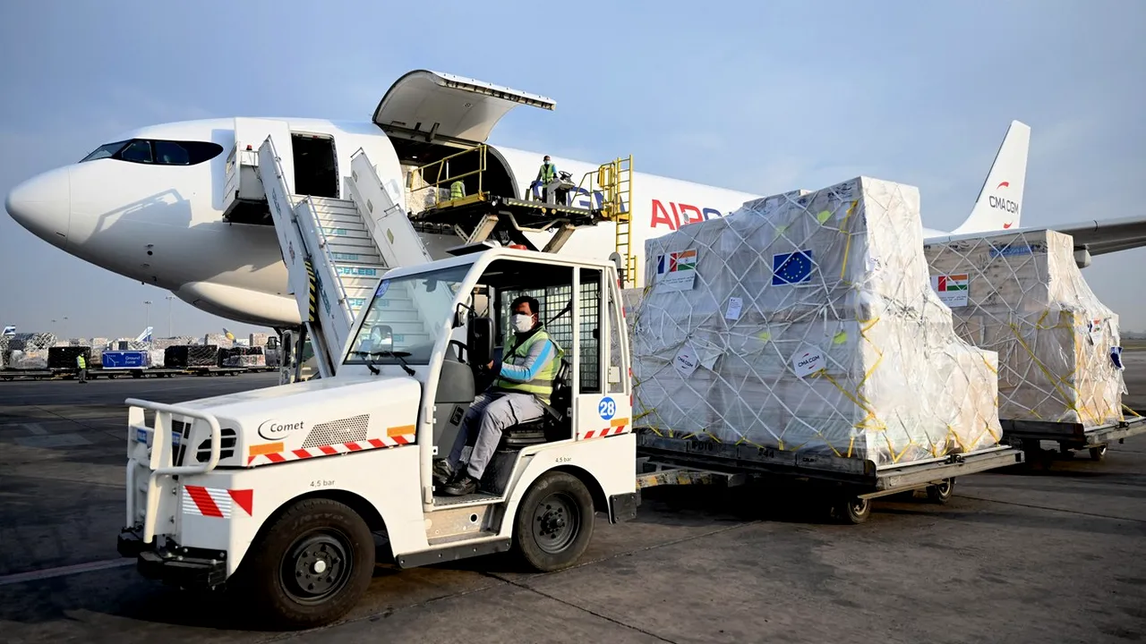 Ajutoarele trimise în India de comunitatea internațională nu au ajuns încă la bolnavi. Guvernul e blocat de o săptămână în proceduri