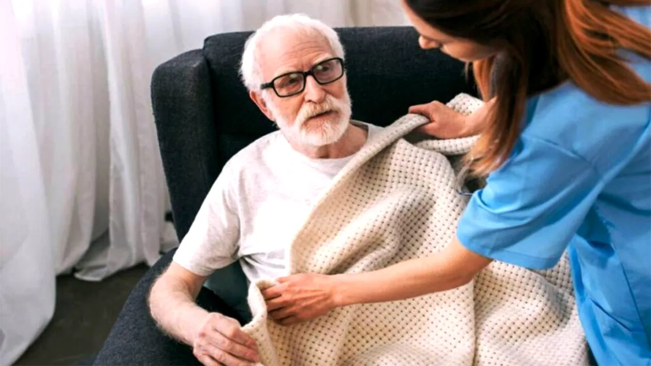 Ce a pățit un bătrân, după ce s-a însurat cu badanta pe care o angajase să-l îngrijească. A aflat adevărul despre ea când era prea târziu