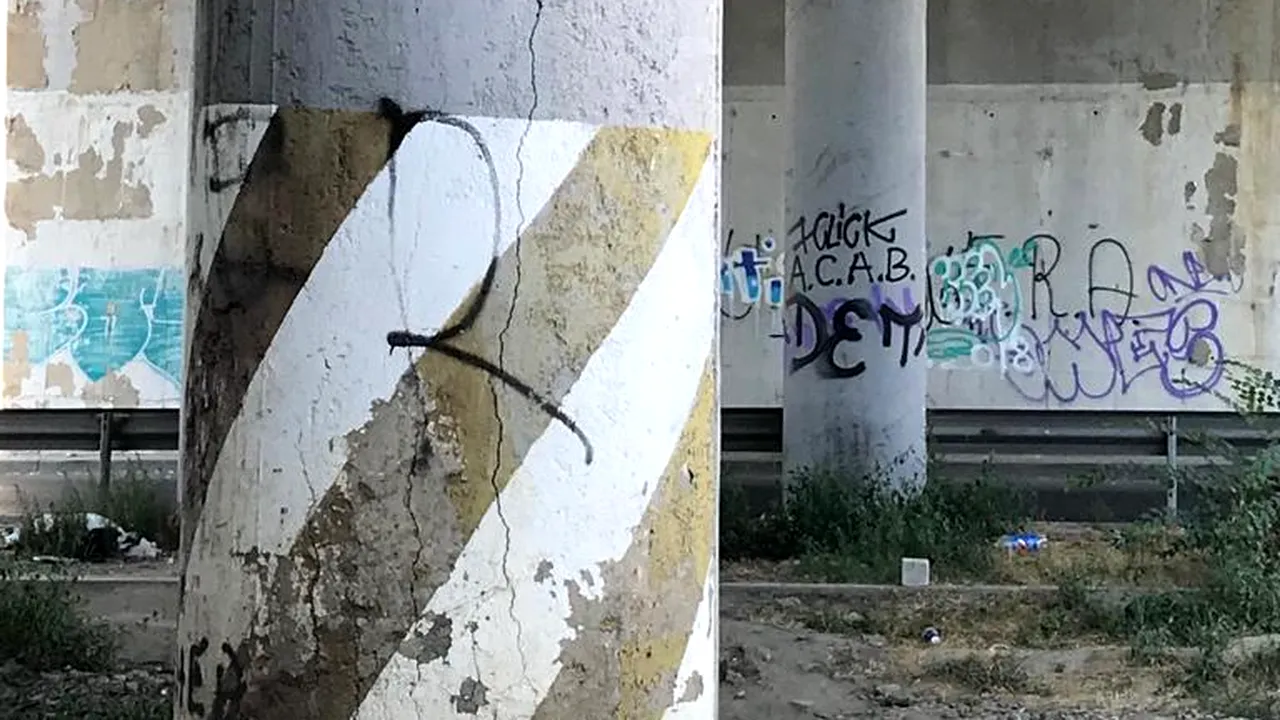 Descoperire neașteptată sub un pod de cale ferată din Bistrița: Trei bombe de aviație de câte 50 kg