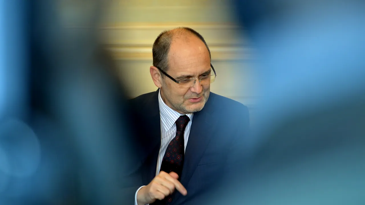 Ce spune ministrul Curaj că a făcut cu banii primiți de la Academia lui Gabriel Oprea și de ce nu renunță la funcție