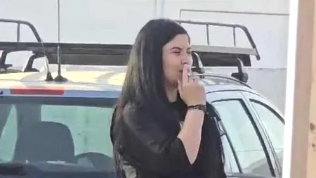 Ce DECIZIE au luat șefii poliţistei din Teleorman, criticată pe Facebook că fuma şi bea suc în timpul serviciului: 