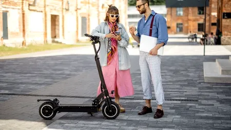 3 Locuri unde să mergi cu trotineta electrică în cuplu sau în familie