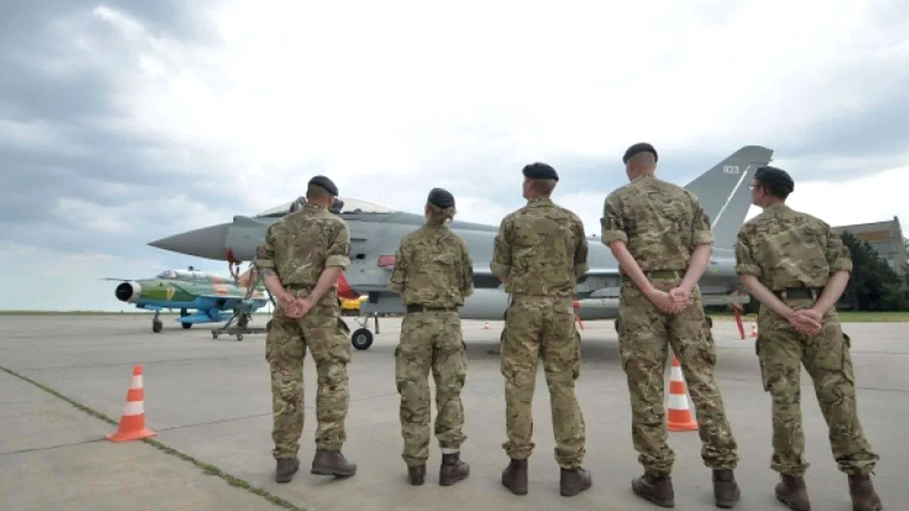 UPDATE. Cei șapte militari de la Baza Mihail Kogălniceanu și un civil acuzați de furt de combustibil, arestați preventiv