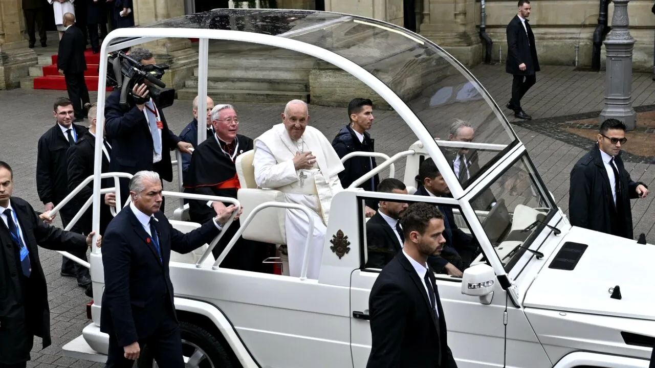 Ce se va întâmpla cu Papamobilul de 500.000 dolari în urma morții Papei Francisc