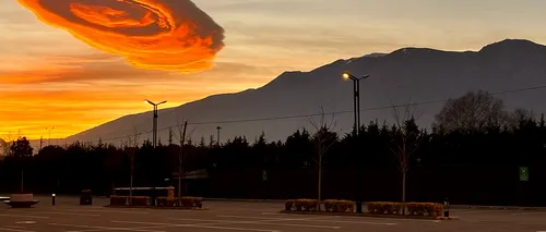 VIDEO | Fenomen spectaculos: Un nor care seamănă cu un OZN a apărut pe cerul Turciei / Explicația specialiștilor