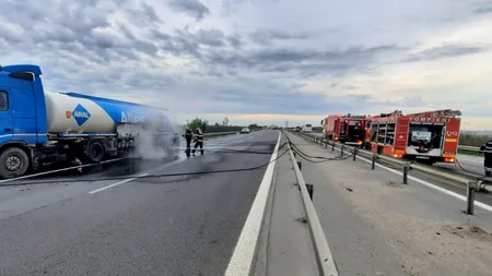 Pericol de explozie pe A1. Cisternă cu 30 tone de motorină, în flăcări pe autostradă, aproape de Pitești | FOTO-VIDEO
