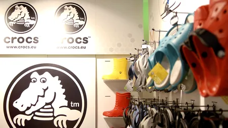 Motivul surprinzător pentru care vânzările de Crocs au explodat. CEO-ul a dezvăluit „secretul”