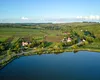 Lacul din Ungaria unde vin mai mulți turiști decât în toate stațiunile de pe litoralul românesc. Este cel mai mare lac din Europa Centrală