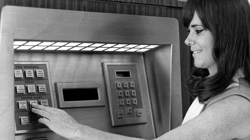 Astăzi se împlinesc 46 de ani de când a fost dat în folosință primul bancomat din lume 