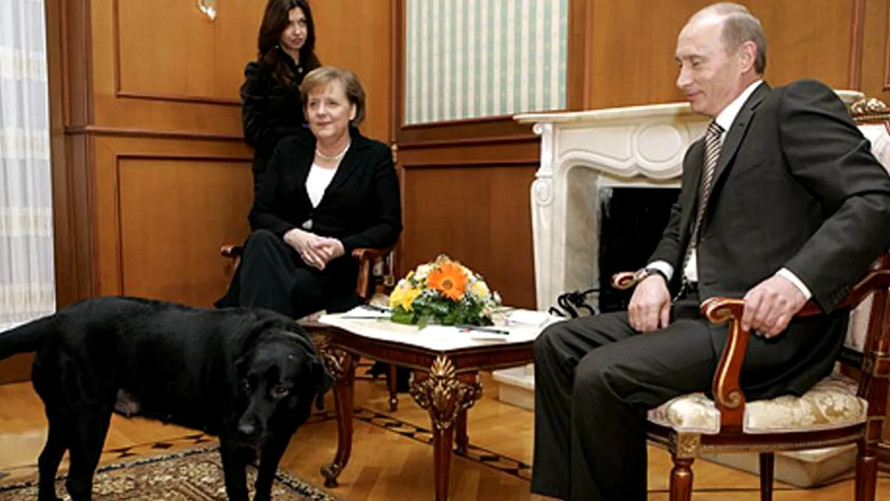Vladimir Putin, despre un incident mai puțin obișnuit: „Nu am știut că Angela Merkel se teme de câini!