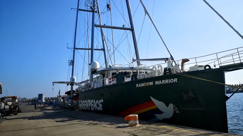 Nava Greenpeace a ajuns la Constanța și are un mesaj pentru România: Stop cărbune, folosiți energie curată