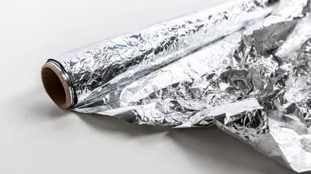 De ce să pui folie de aluminiu la ferestre, începând chiar de azi, potrivit experților
