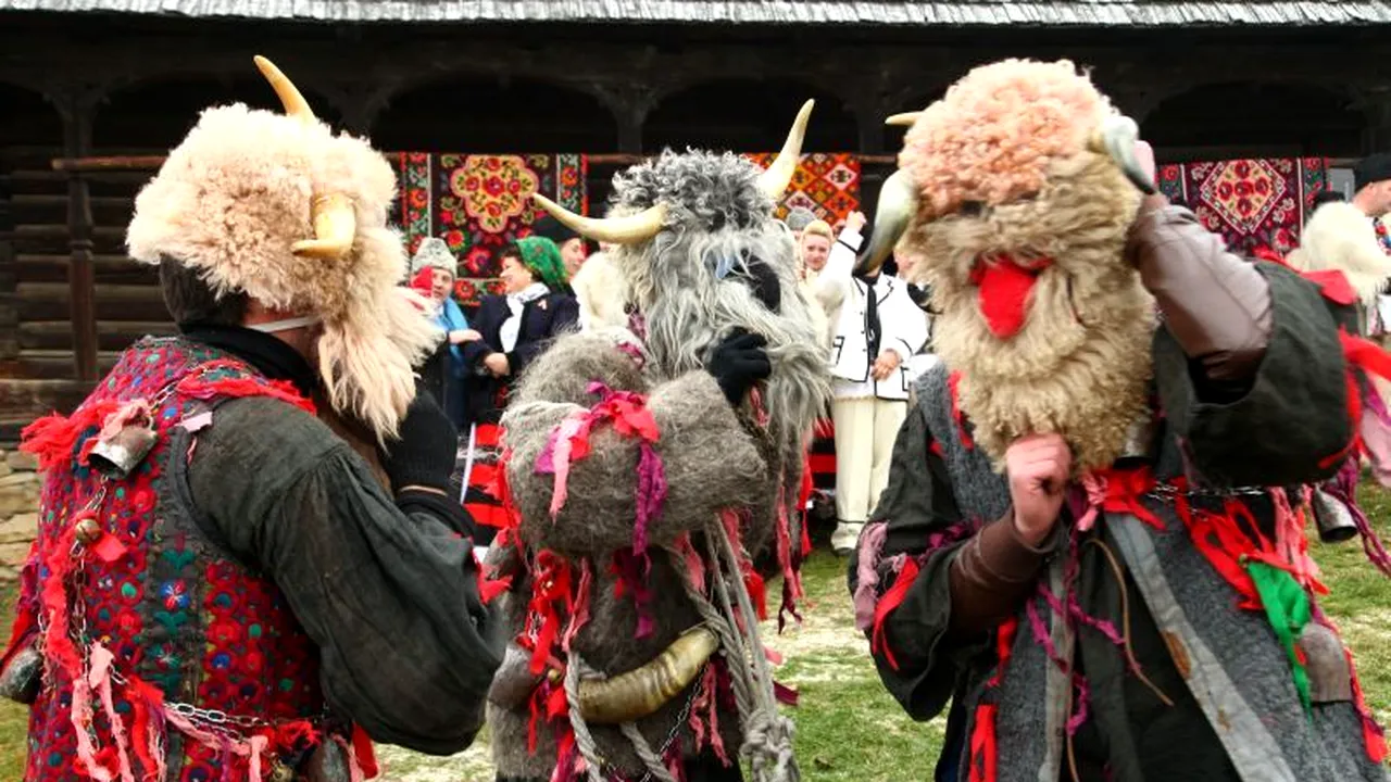 Doi suceveni, înjunghiați de colindători
