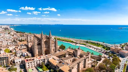 Palma de Mallorca declară RĂZBOI turismului de masă: Localnicii nu vor mai închiria apartamente pentru turiști