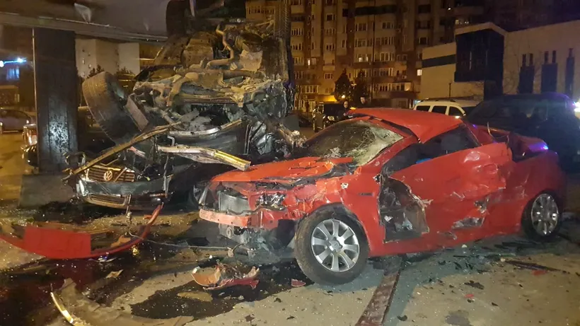 O șoferiță din Constanța a făcut praf 11 mașini și un stâlp. Un martor, declarație incredibilă: E apocaliptic. N-am mai văzut așa ceva. GALERIE FOTO