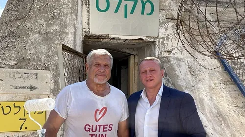 Întâlnire emoționantă între ministrul Turismului din Israel, Yoel Razvozov și tatăl său care lucrează pe șantier