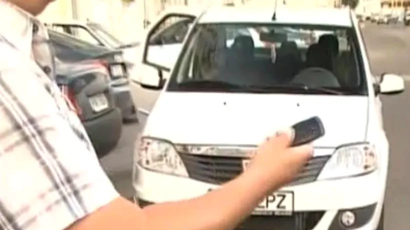 VIDEO: Metoda folosită de hoți pentru a anula sistemul de închidere la mașini